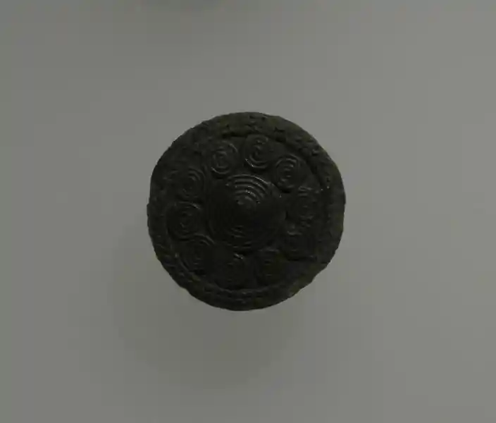 Bronze discs, ten spirals sun rays around spiral sun